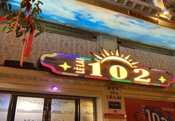hochiminh-102-karaoke-entrance