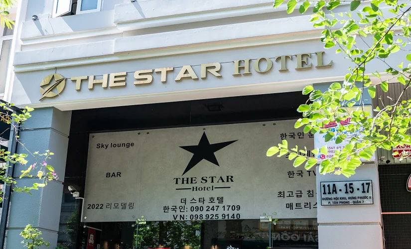 hochiminh-thestar-hotel-entrance.