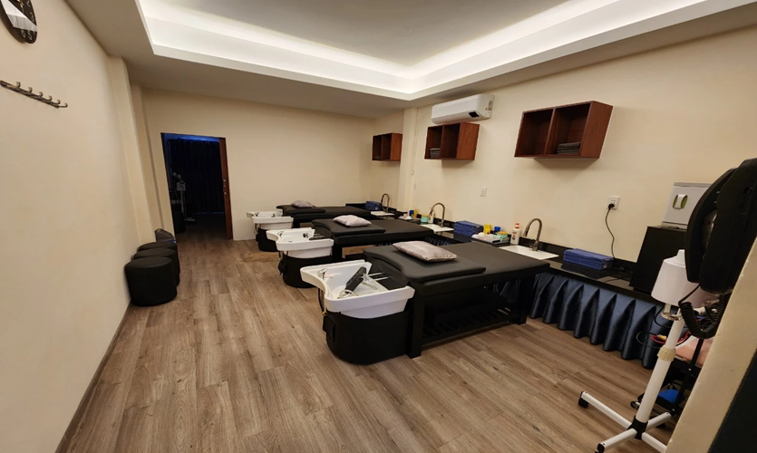 이발소 시술 공간, 편안한 체어와 청결한 관리 환경