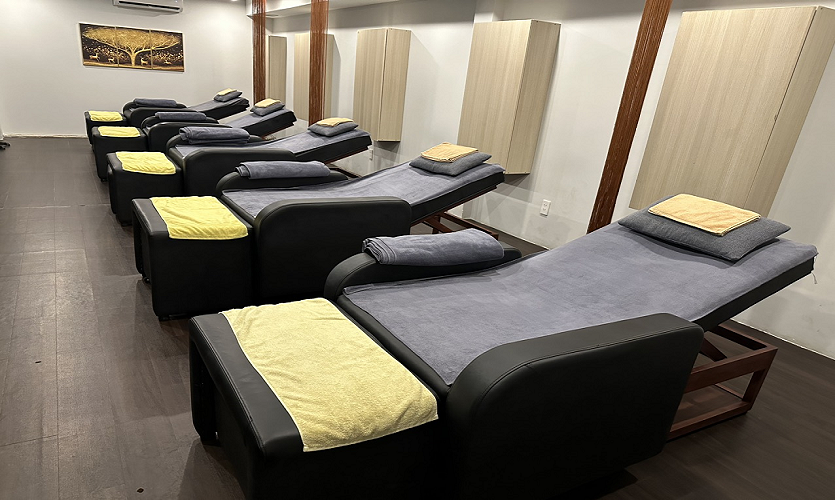 호치민 훈이네 이발소 이용 모습, 숙련된 바버의 세심한 커트 서비스