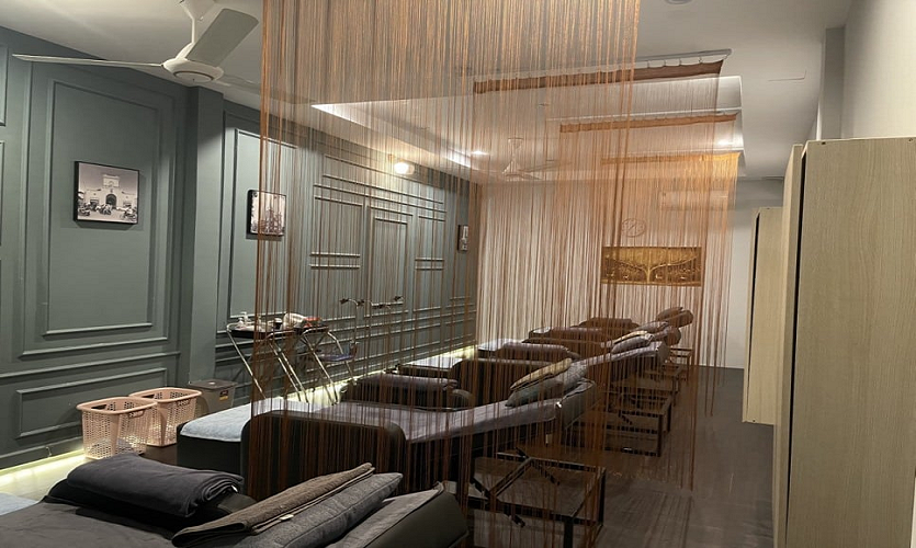 이발소 내부 인테리어, 안정적인 조명과 쾌적한 분위기