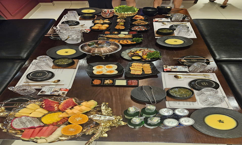 호치민 더조선 로비 전경, 차분하고 아늑한 대기 공간 인테리어