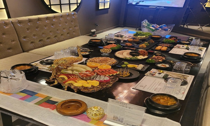 전체 실내 분위기, 조용하고 프라이빗한 착석식당