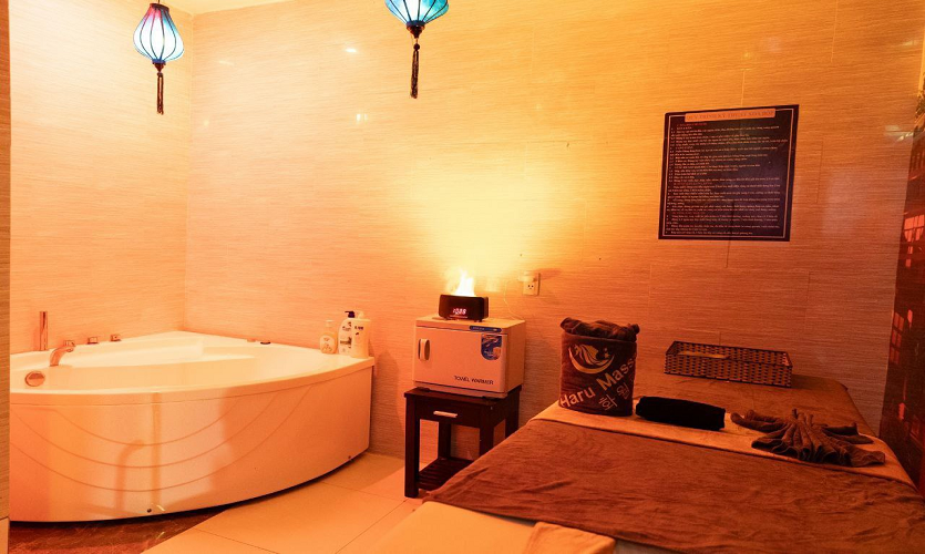 다낭 화월루 로비 공간, 다낭 마사지 이용 전 안내와 대기가 이루어지는 내부 공간