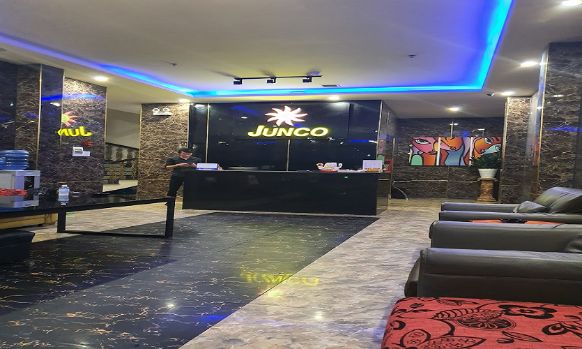 다낭 준코 가라오케 내부 로비 공간, 다낭 가라오케 방문객 안내와 대기가 이루어지는 공간