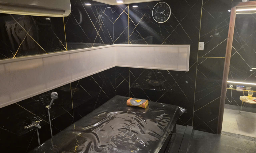 호치민 딸기 때밀이 스파 로비 공간, 호치민 마사지 이용 전 대기 및 안내가 이루어지는 내부 공간