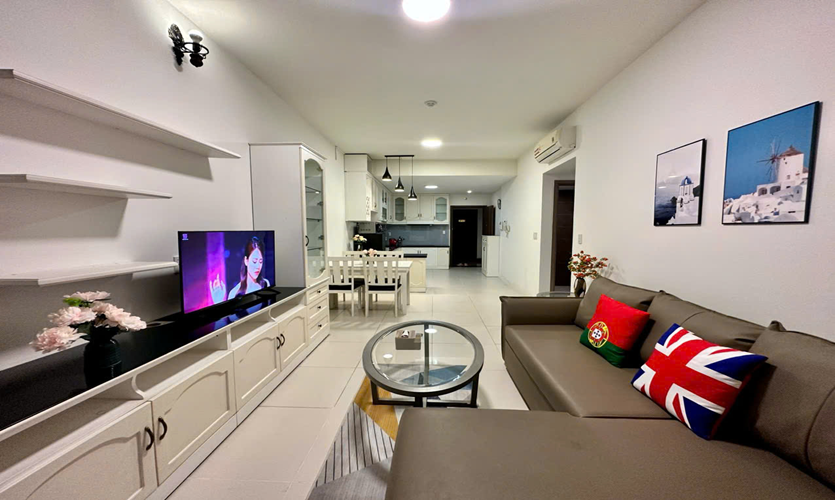 호치민 렉싱턴 레지던스 아파트 거실 내부 전경, 넓은 거실 공간과 밝은 구조