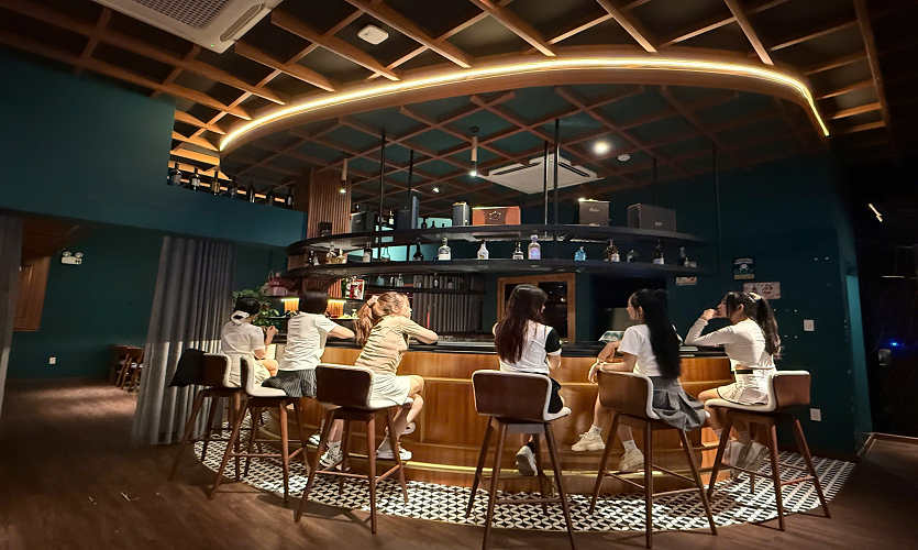 호치민 럭키샷 실내 시설 전경, 호치민 7군 실내 골프 및 레저 공간