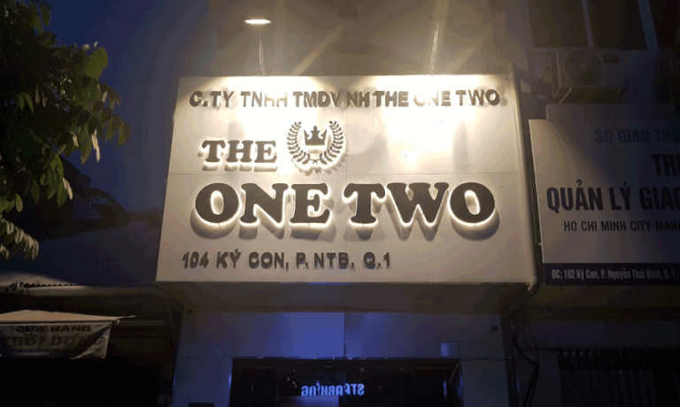 hochiminh-onetwo-karaoke-entrance