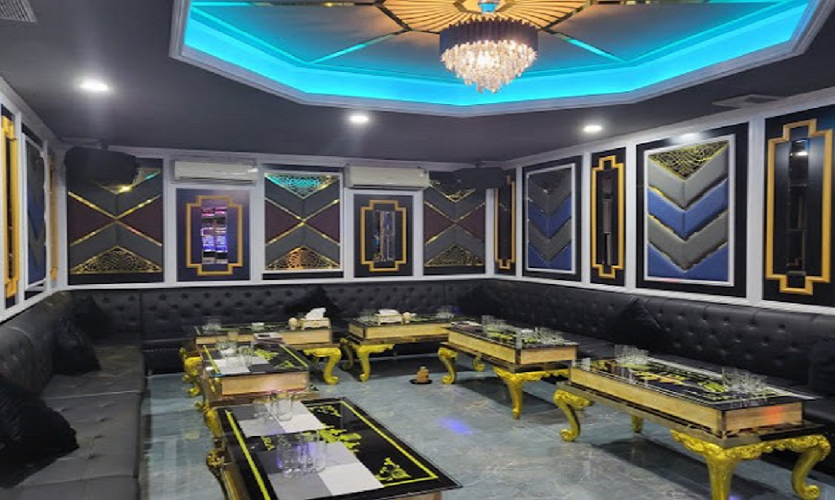 호치민 1군 더원 가라오케 로비 전경, 대기 공간과 정돈된 실내 분위기