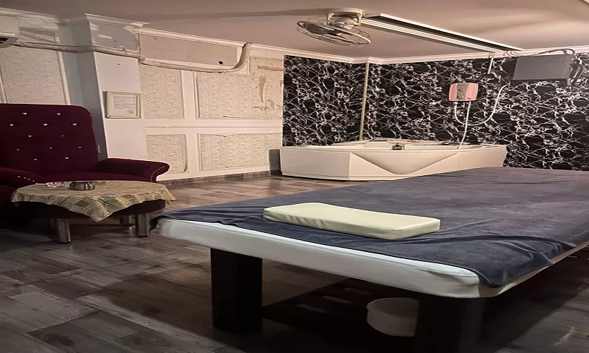 호치민 파인 마사지 로비 전경, 깔끔한 대기 공간과 고급스러운 인테리어