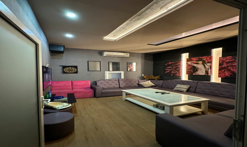 호치민 레탄톤 BAR 1층 홀 전경, 오픈형 BAR 좌석 공간