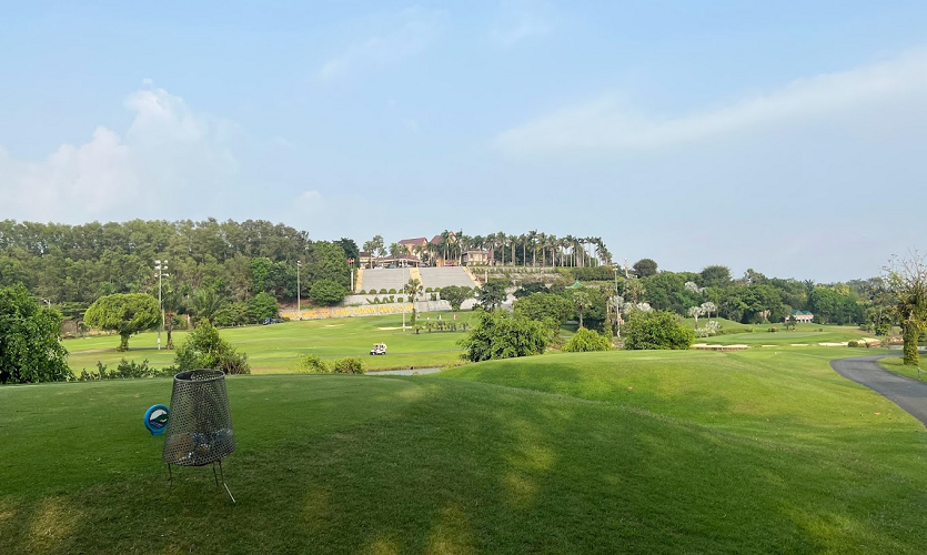호치민 롱탄 골프장 페어웨이 전경, 넓고 관리 잘된 코스 환경