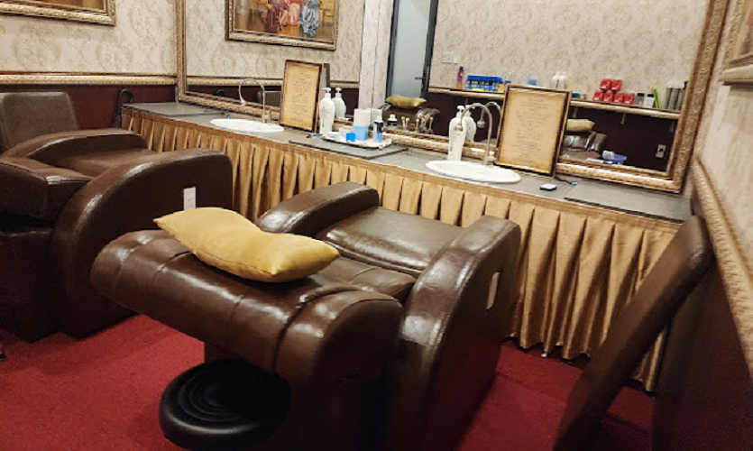 이발소 내부 인테리어, 차분한 조명과 쾌적한 관리 환경