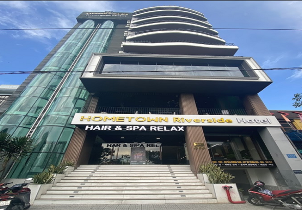 danang-red-swing-massage-entrance