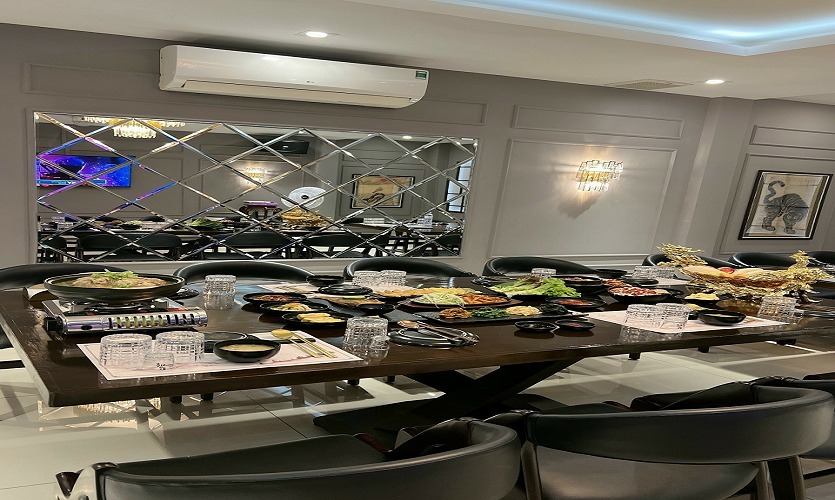 호치민 요정집 스타일 룸식 공간과 편안한 좌석 구조