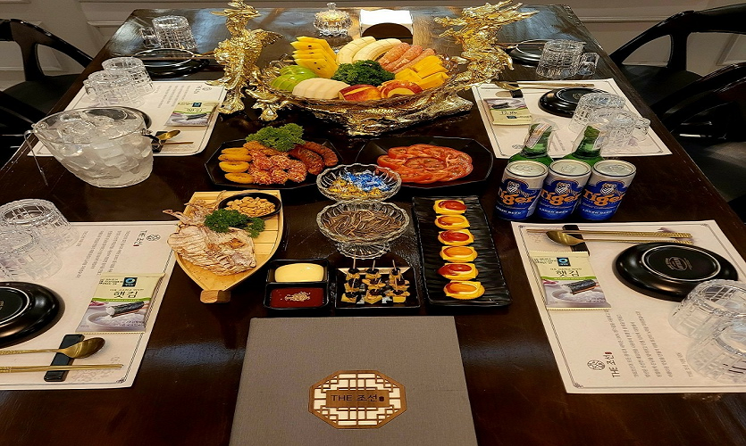 호치민 착석식당 프라이빗 룸 공간과 소파 좌석 구성